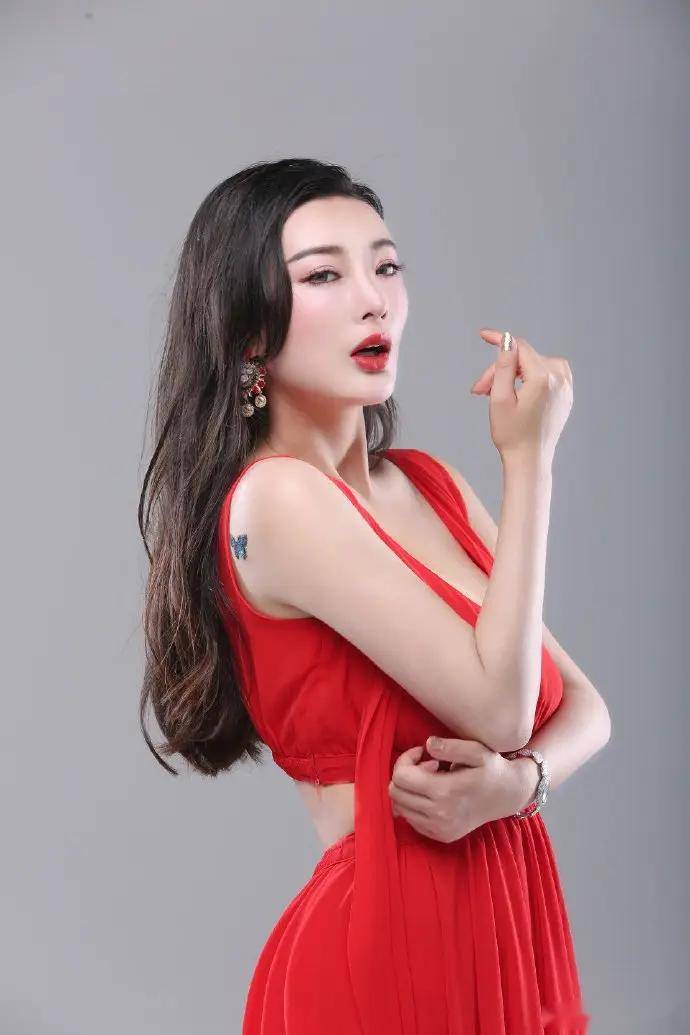 王李丹妮最新美照揭晓