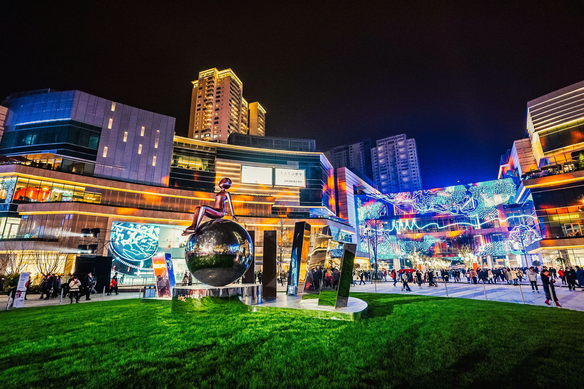 探寻成都繁华新地标，感受城市活力与魅力