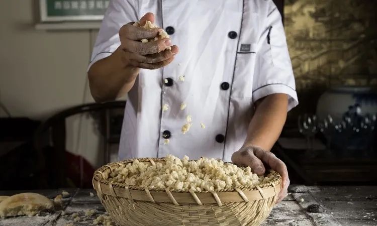 探寻美食大师，邂逅正宗泡馍高手